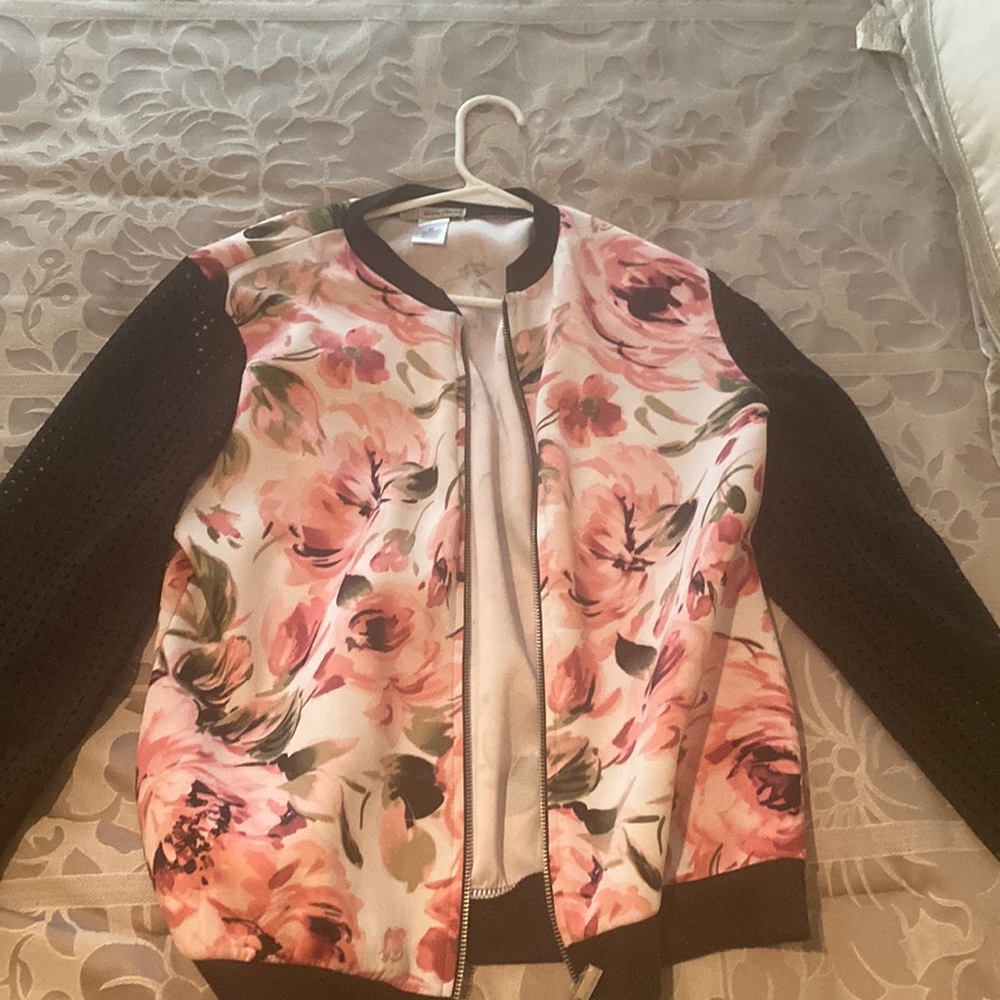 Summer long sleeve jacket. Size medium.